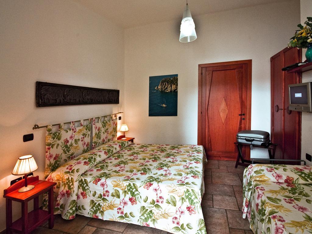 Villaggio Camping Spiaggia Del Riso Виласимиус Стая снимка