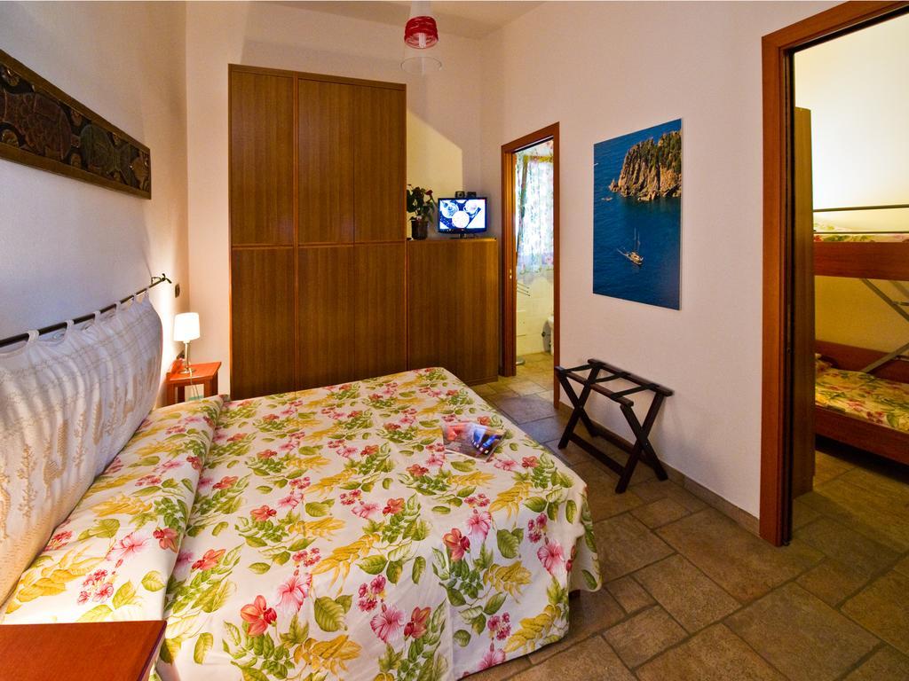 Villaggio Camping Spiaggia Del Riso Виласимиус Стая снимка