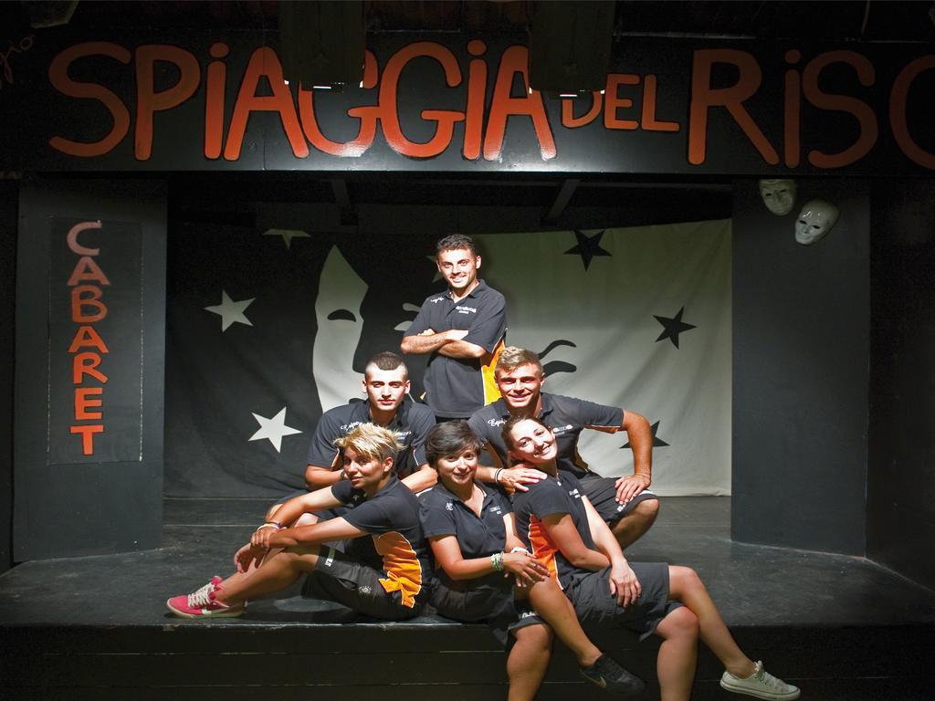 Villaggio Camping Spiaggia Del Riso Виласимиус Екстериор снимка
