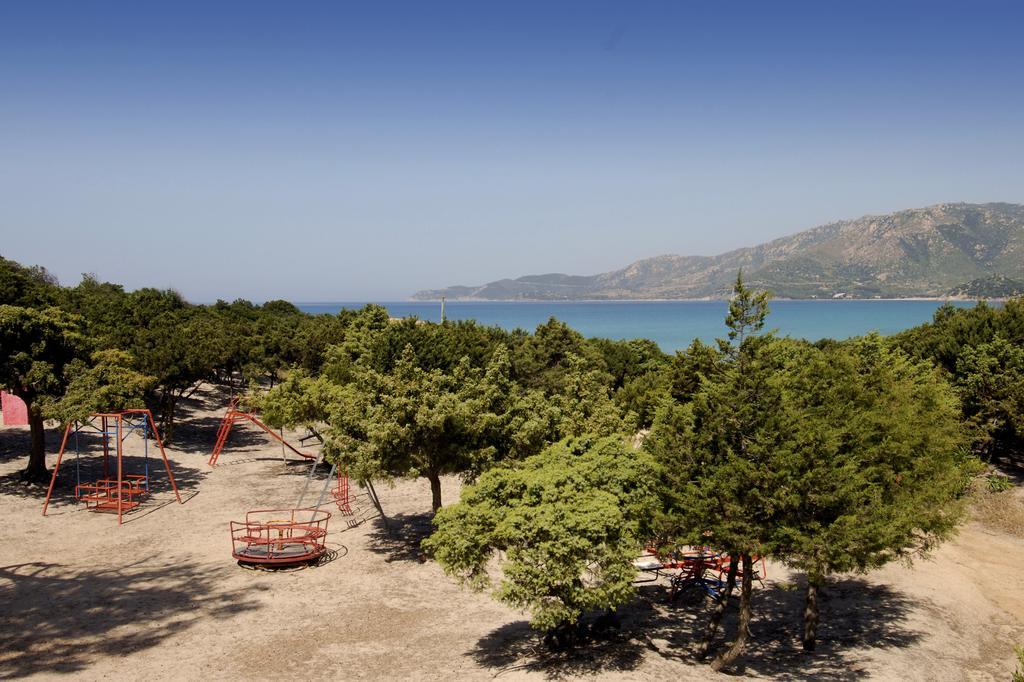 Villaggio Camping Spiaggia Del Riso Виласимиус Екстериор снимка
