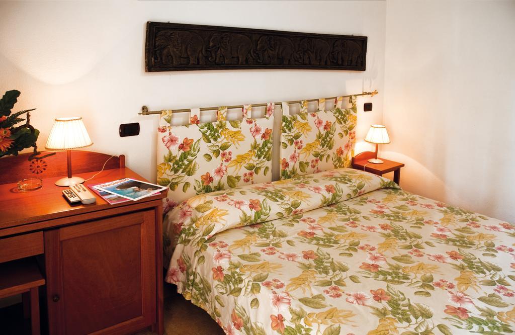 Villaggio Camping Spiaggia Del Riso Виласимиус Екстериор снимка
